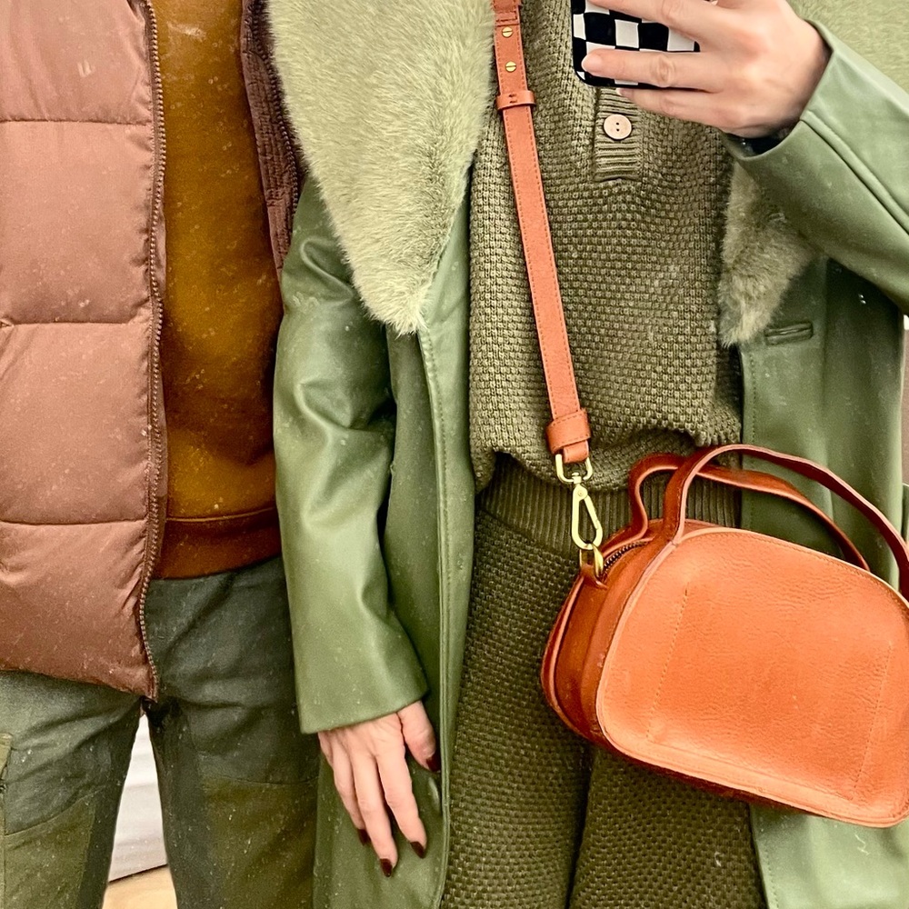 Madewell Leather Sydney Zip-Top Crossbody Bag - Picture 5 of 5